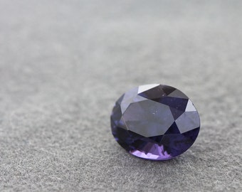 Natural blueish-violette spinel, 3,40 ct., oval shape