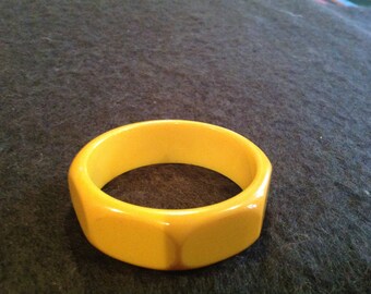 Vintage yellow geometric Bakelite bangle bracelet