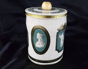 Vintage 1970s Huntley and Palmer wedgwood biscuit tin