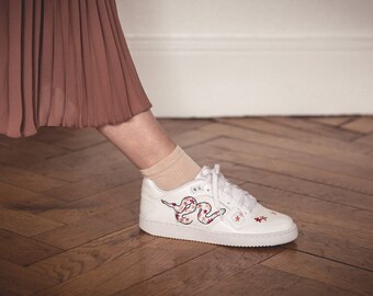 Nike sneakers embroidered snake with flowers pattern