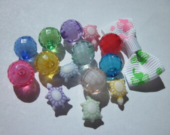 14 pearls of multicolored acrylic yarn and 1 bow (L32)