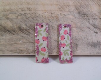 1 set of 2 charms made from thick cardboard for creation