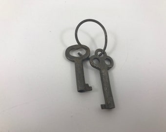 Pair of Vintage Tiny Skeleton Keys Great for Jewelry