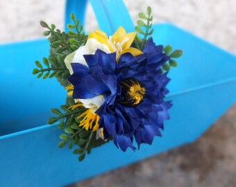 hair clip with blue cornflower