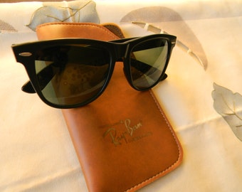 True Vintage Rare Ray-Ban Wayfarer || 7 B R L hinges Sunglasses. With Original Ray Ban Case. Made in USA.70's