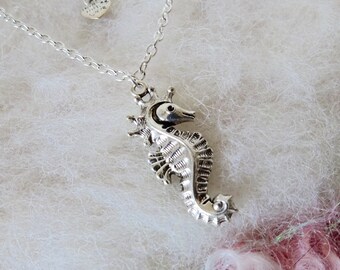 Seahorse Necklace Silver Seahorse Pendant Vintage Ocean Inspired Detail Pendant Mermaid Sea Ocean Silver Chain Whimsical Jewelry Retro