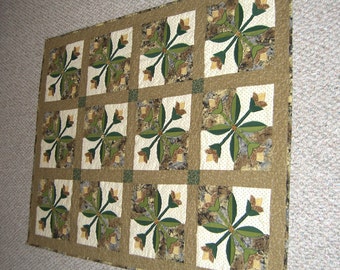 HandmadeTulip Applique Quilt