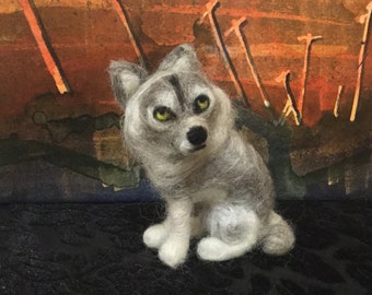 Needle Felted Wolf - Custom Felt Grey Wolf - Wolf Figurine - Felt Animals - Wolf Plush - Grey Wolf Art - Felt Dogs - Husky - Wolves