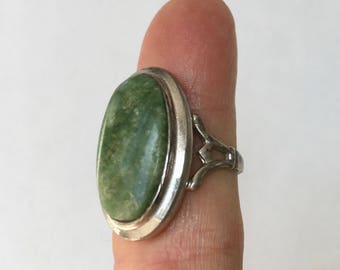 vintage sterling Espo ring with green stone, size 5.5