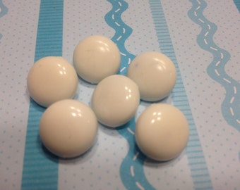 6 vintage off white shank buttons , 15 mm (41)