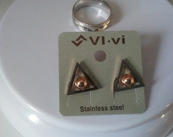 Pink gold like triangles dangle earrings.