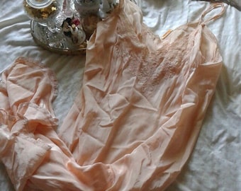 Peach Wonder Maid vintage 40's slip