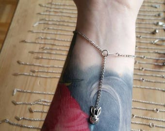 Simple rabbit bracelet