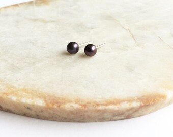 4mm Black Pearl Earrings, Tiny Black Pearl Earrings, Black Pearl Stud Earrings, Tiny Pearl Stud Earrings, Black Pearl Jewelry, Pearls,GSE38