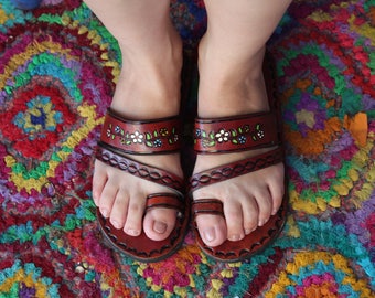 Brown Leather Sandals Woman Mexican Shoes Vintage Style 1970s-Floral-Flip Flops-Hippie-BOHO-Tribal-Shoes-Summer-Handmade Sandals-Huaraches