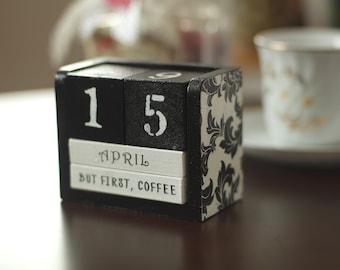 Perpetual wooden block calendar, desk calendar, black and white calendar, damask pattern calendar, shabby chick calendar, inspiring quotes