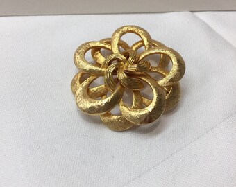 Vintage Gold Tone Flower Overlap Brooch