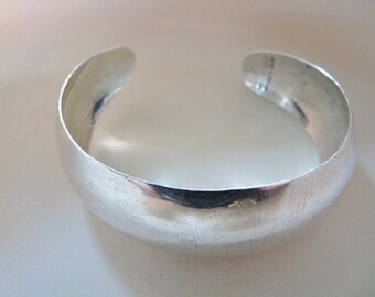 Vintage Scandinavian modernist sterling silver Swedish cuff bangle by top maker Alton 1976.