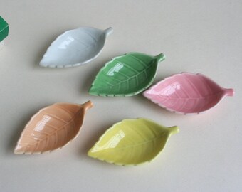 SALE! Set of 5,Small plates in the form of leaves,