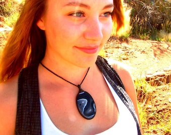 Crystal healing necklace / Sardonyx Necklace / Sardonyx jewelry / for mom / Black and white / Macrame / Healing Stones and crystals /