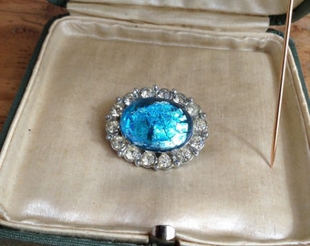 1950's enameled brooch.