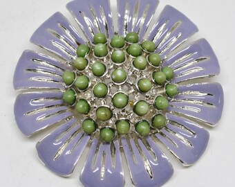 Lovely Flower Shape Brooch