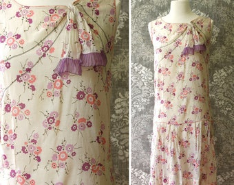 vintage 1920s dress <> 1920s cotton print dress <> 1920s cotton dress in purples and pinks <> sleeveless 20s cotton print dress