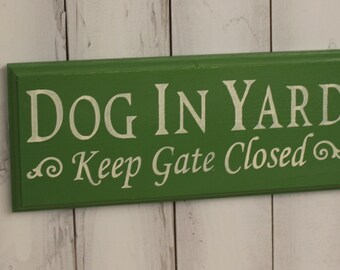 DOG IN YARD - Keep Gate Closed Sign/Dog Sign/Gate Sign/Pet Sign/Outdoor sign/Wood Sign/Hand painted/Dog/Dogs/Animals/Green