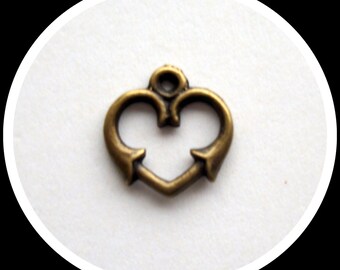 1.6 cm heart shaped charm bronze