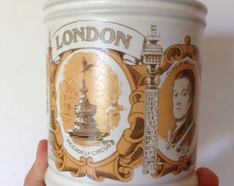 PERFECT GIFT - Large vintage Denby stoneware mug with images of London and Wellington