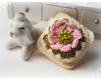 Handmade crochet miniature dollhouse pillow, cushion, dollhouse accessories, miniature dollhouse scale 1:12, dollhouse miniatures, crochet