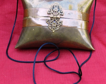 Vintage Brass Metal Purse NEEDS REFURBISHMENT and RESTORATION 00435