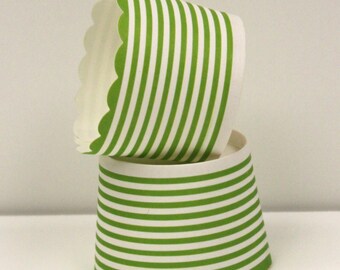 Cupcake Baking Cups, 20 Green Circle Stripe Cupcake Cups, Paper Candy Cup, Muffin Cup, Party Nut Cups, Green Paper Cup, Holiday Cupcakes