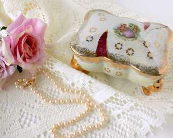 Jewelry Box. Vintage Lusterware. Courting Couple Romantic Lovers. Bedroom Vanity Decor. Keepsake Box. Trinket Box with Lid. Gift for Her.