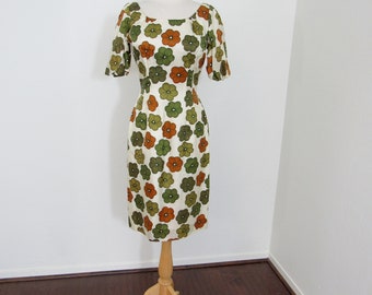 1950s - Early 1960s Elegant Curve-hugging Flowered Dress with Dress-length Matching Vest