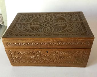 Antique Frisian Chip Carved Wood BOX, Holland Fries Kerfwerk Vintage