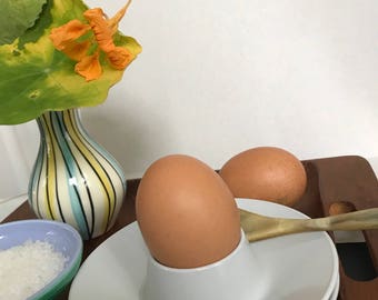 2 Vintage Plastic EGG CUPS Germany / VALON / White / 60s
