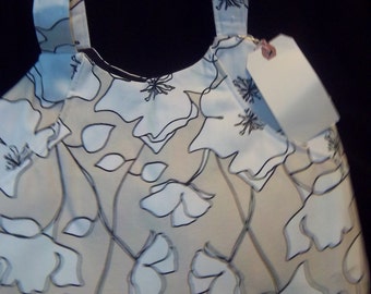 862 Black and White Poppies on a Tan Background Shoulder Bag