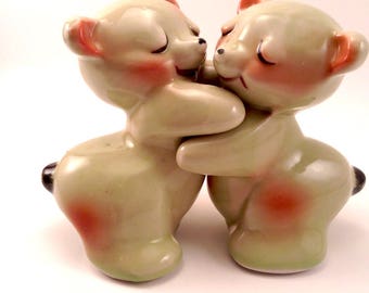 Signed Van Tellingen Bear Hug Salt and Pepper Shakers/Regal China Co/Royal China and Novelty Co./Huggers/Retro Kitchen Decor/Anthropomorphic