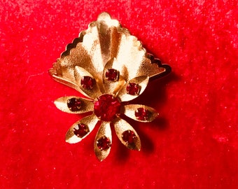 Vintage Brooch Ruby Red Stones in Flower Setting With Goldtone Raised Backing