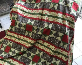 Beautiful Christmas-style Quilt Top, machine pieced, in Great Condition