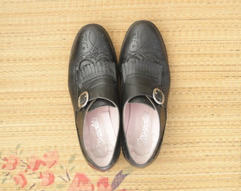 Black kiltie leather brogues. Black leather buckle up oxfords. Vintage black flat shoes.Black monk buckle shoes. Black flats. size 7 size 37