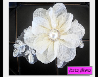 Bridal hair accessory, Wedding hair flower, Bridal hair flower, Lace hairpiece, Pearl hairpiece, Vintage style headpiece, Wedding headpiece