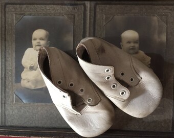 Vintage Baby Shoes, White Leather, Ankle High, 1930s 1940s, Ideal Brand, Size 2, Classic, Booties