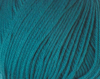 Teal Cascade 220 Superwash Yarn 220 yards 100% SuperWash Wool color 810