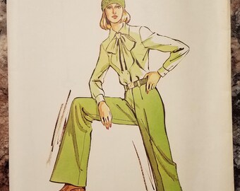 Kwik Sew 732 - Misses' Straight Legged Pants Pattern - Sizes 14, 16, 18, and 20 - UNCUT Vintage Ladies and Women's Pants Pattern