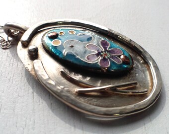 Cloisonné Daisy Bird Pendant