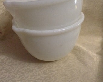 2 Vintage, Retro Glasbake Mixing Bowl Sunbeam mixing bowl wih spout. Set of 2. Milk glass.