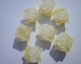 3 resin flowers two-tone sticking bottom 15 mm - 20mm flower
