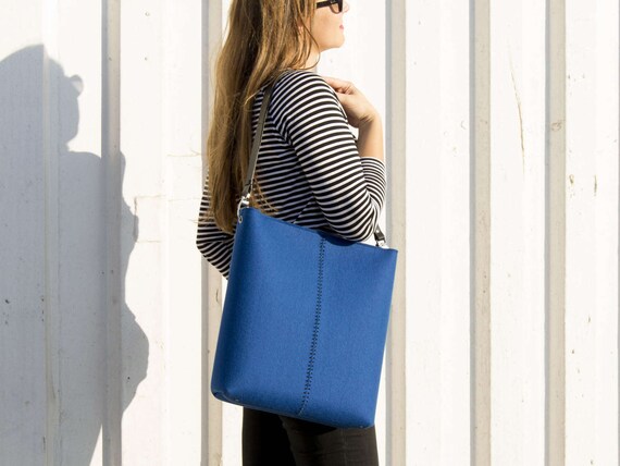 Large felt SHOULDER BAG with leather strap / blue crossbody bag / wool felt bag / tote bag / felt tote / blue felt bag / made in Italy